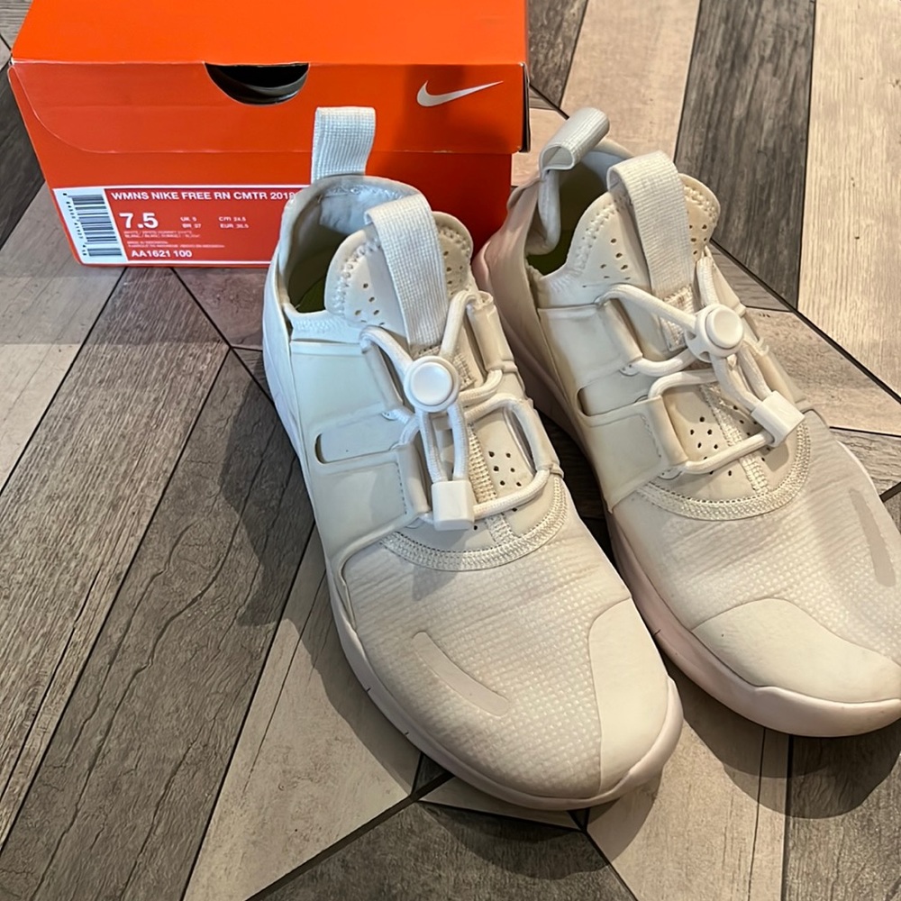 Nike Free RN CMTR white sneakers w/box